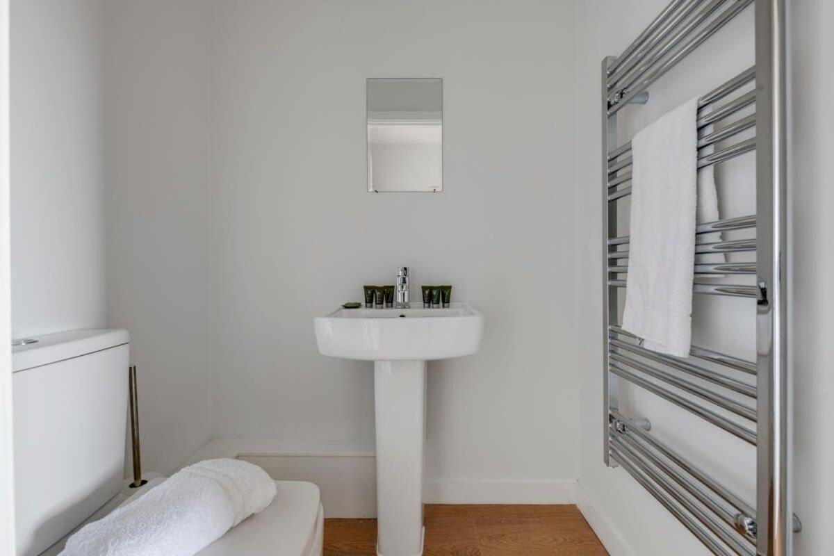 Spacious 1 Bedroom Apartment In A Converted Mill Λιντς Εξωτερικό φωτογραφία