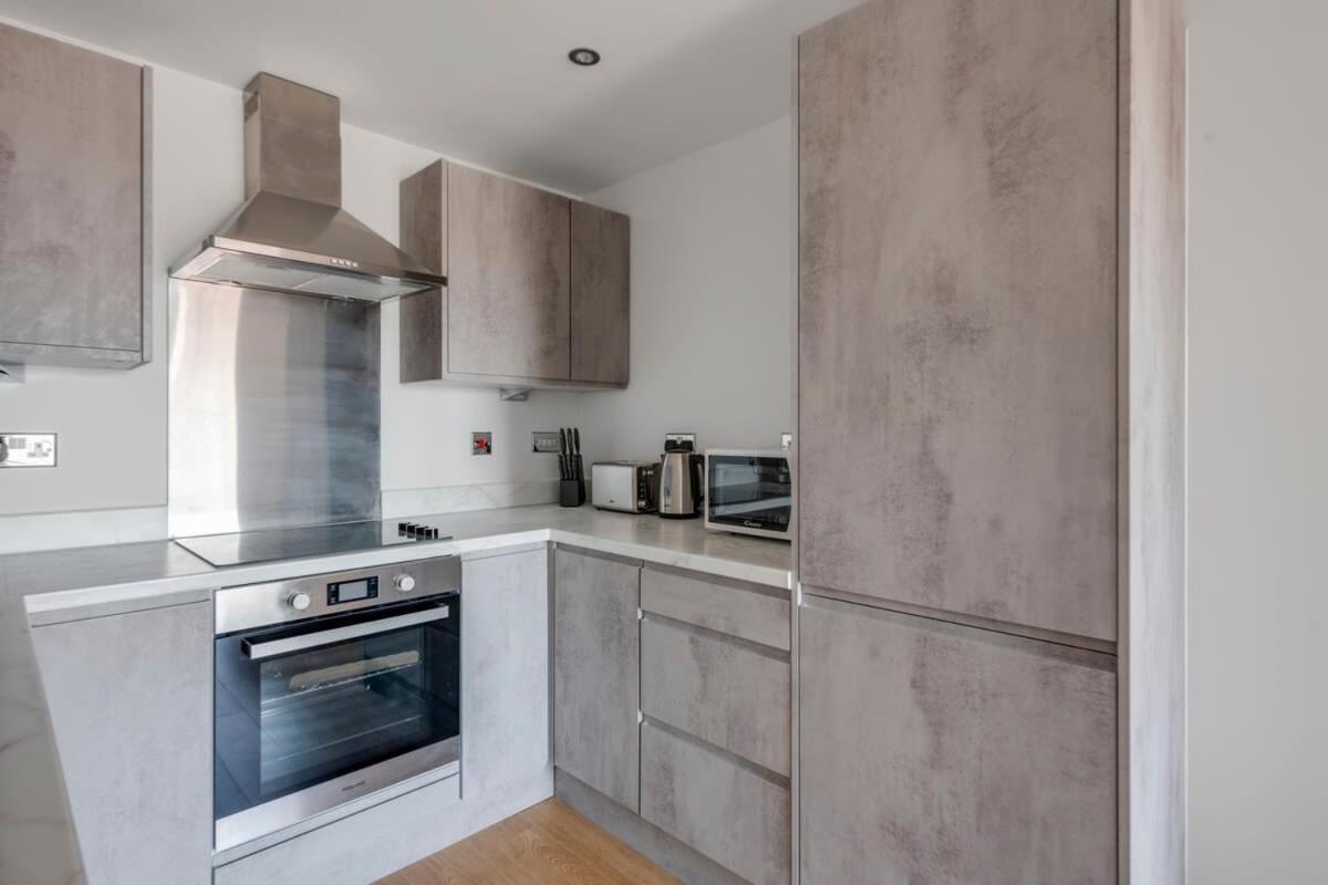 Spacious 1 Bedroom Apartment In A Converted Mill Λιντς Εξωτερικό φωτογραφία